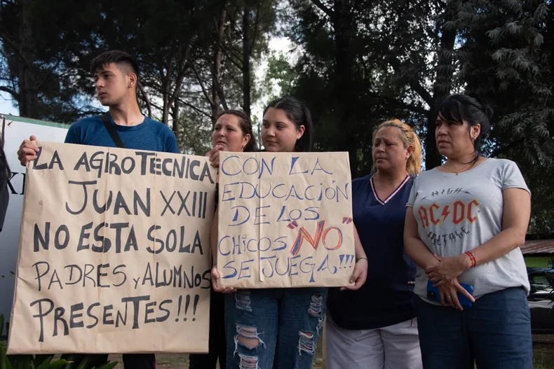 En guardia, así está la comunidad educativa de este colegio de La Plata