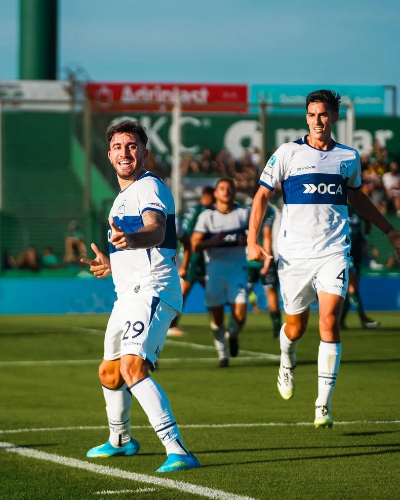 Bang, bang. Est&aacute;s liquidado... Agust&iacute;n Auzmendi celebra el primer gol de Gimnasia en Jun&iacute;n