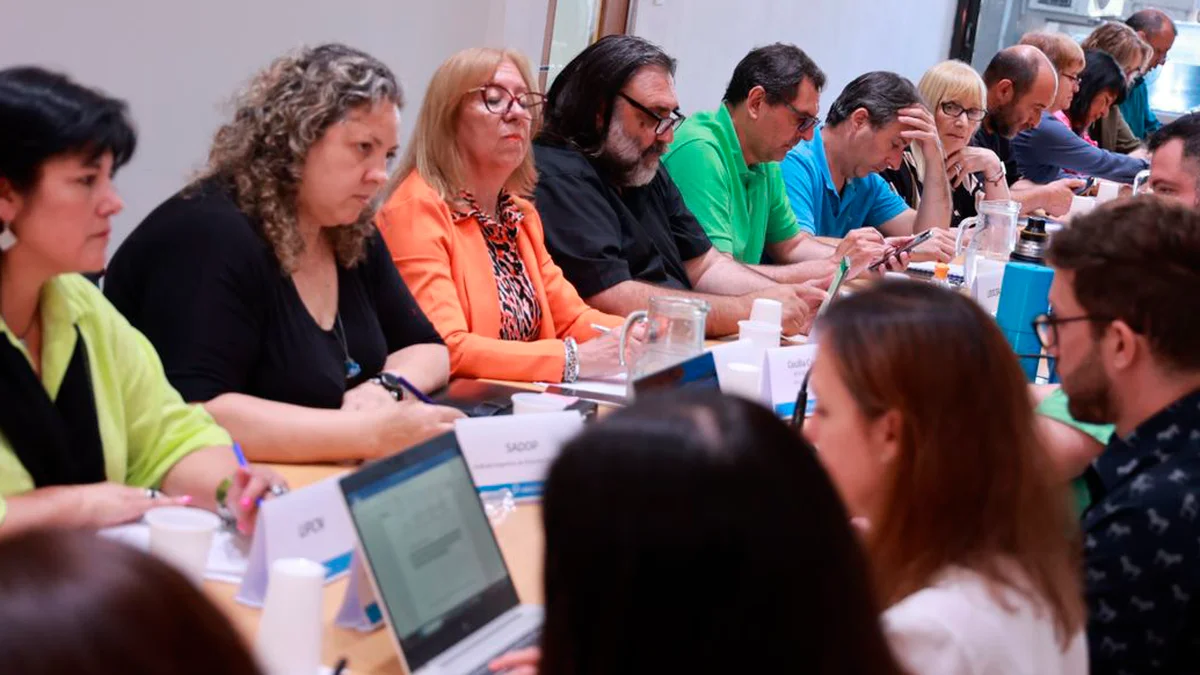 Docentes se suman a judiciales y estatales: quieren paritarias