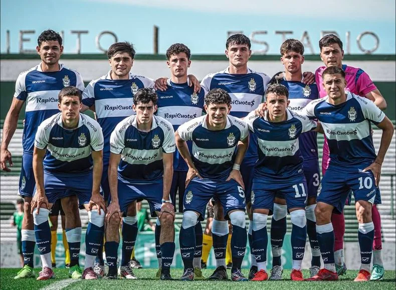Gonzalo Gonz&aacute;lez fue elegido como el mejor lateral derecho del Torneo Clausura de Reserva