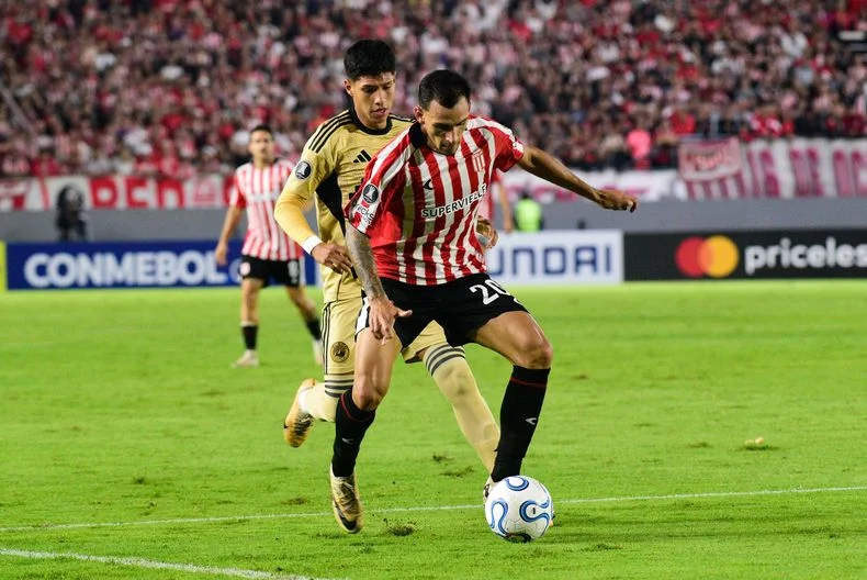 Eric Meza será titular en el encuentro frente a Cusco en Perú