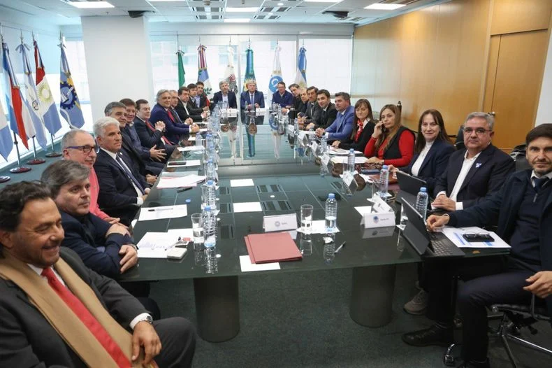 Los gobernadores llevan la coparticipación al Congreso