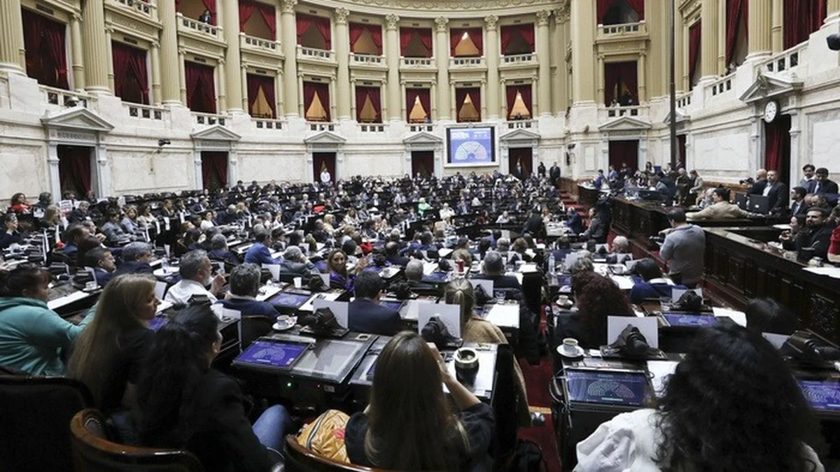El Gobierno planea reabrir el debate por las licencias medicas de la reforma laboral