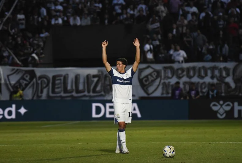 Nicol&aacute;s Barros Schelotto fue la gran figura en el triunfo de Gimnasia