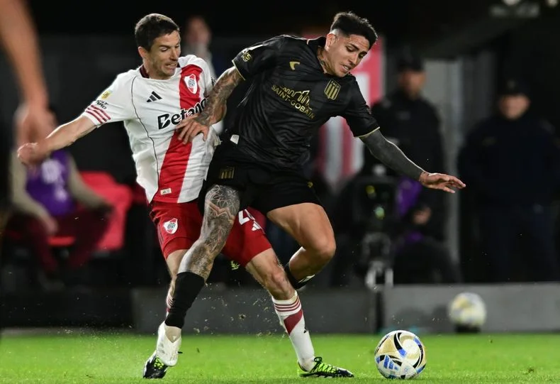 Estudiantes jug&oacute; mal y cay&oacute; ante River en su casa