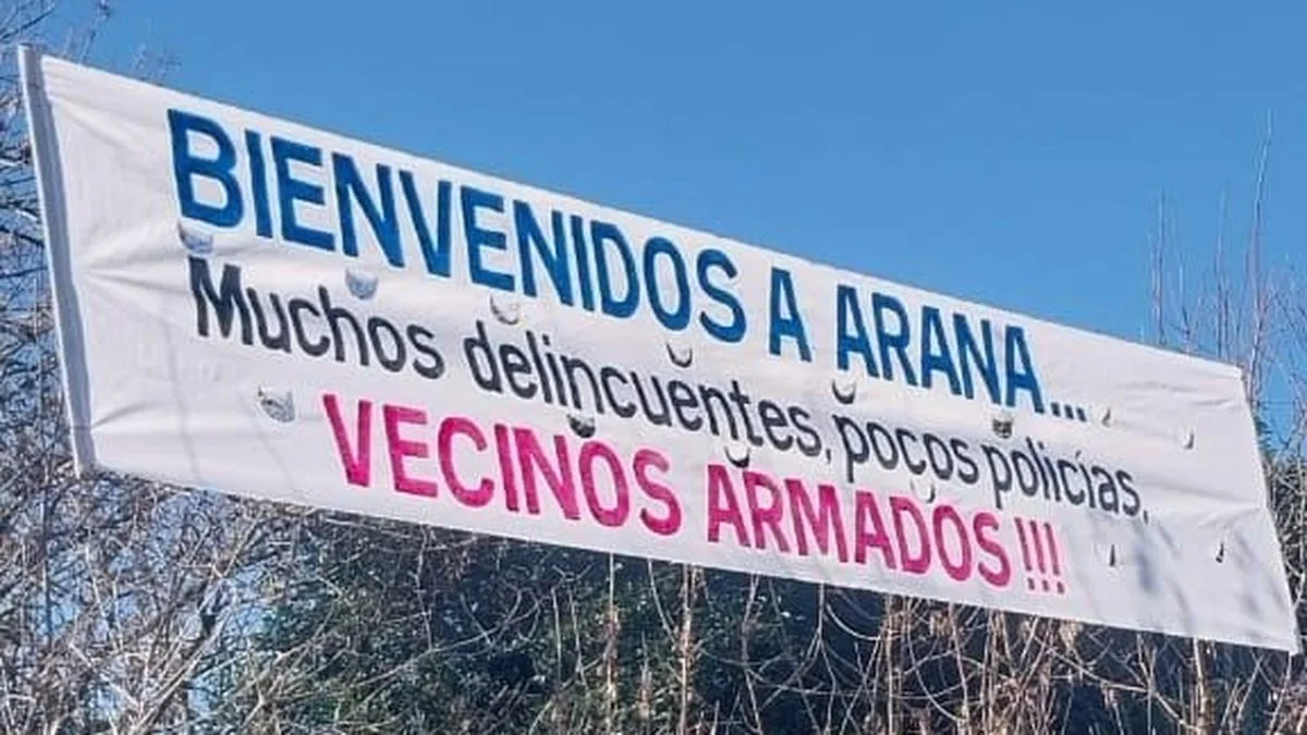 Vecinos de La Plata colgaron pasacalles exigiendo más seguridad