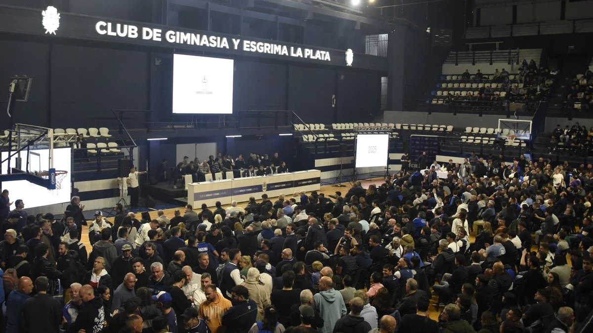 Escándalo e incidentes en la asamblea de Gimnasia: sólo se aprobó el balance