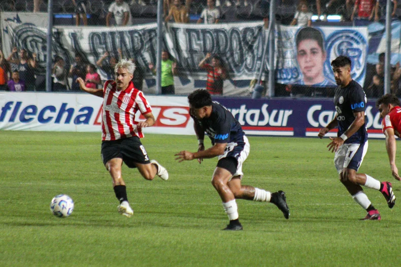 Estudiantes no pudo quedarse con la victoria