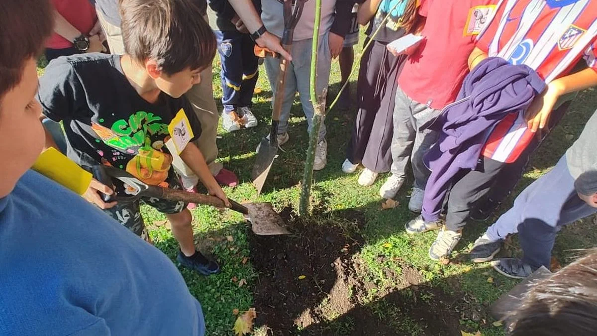 Grupo scout rindió homenaje al Papa Francisco en Etcheverry