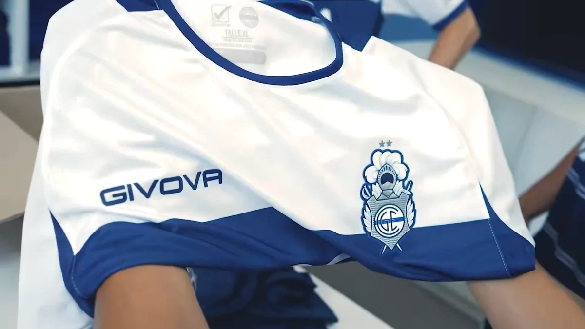 Gimnasia presentó sus nuevas camisetas para este 2026