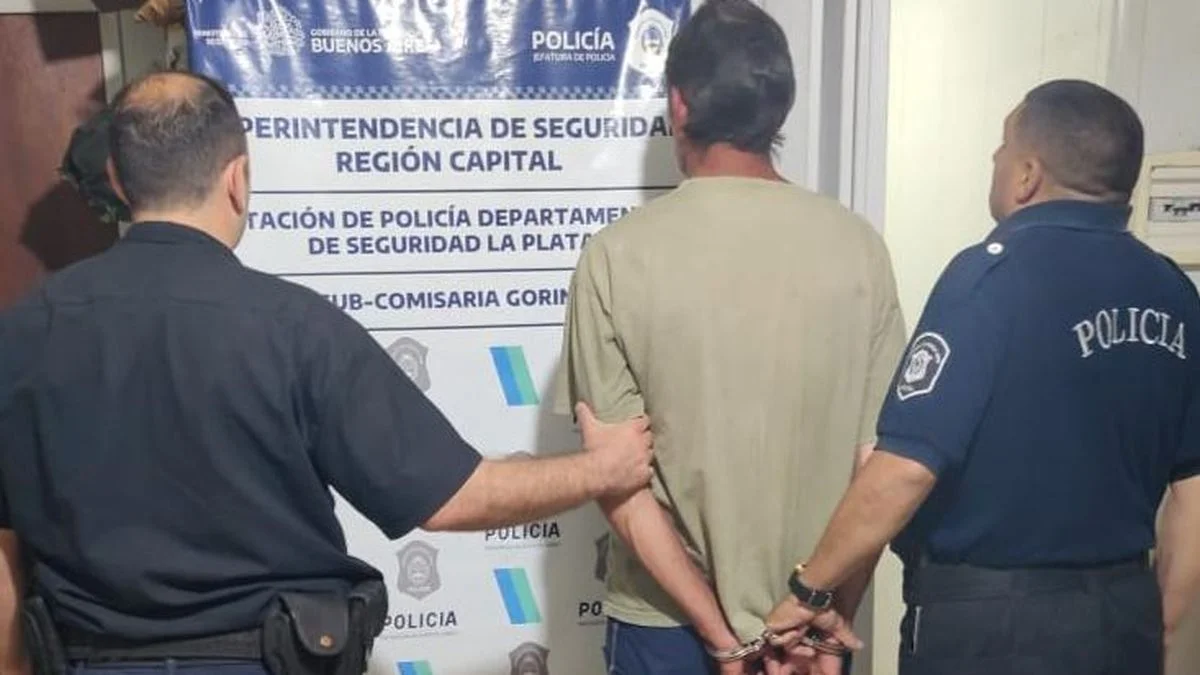 Le robó a su ex y la golpeó en plena calle en Gorina