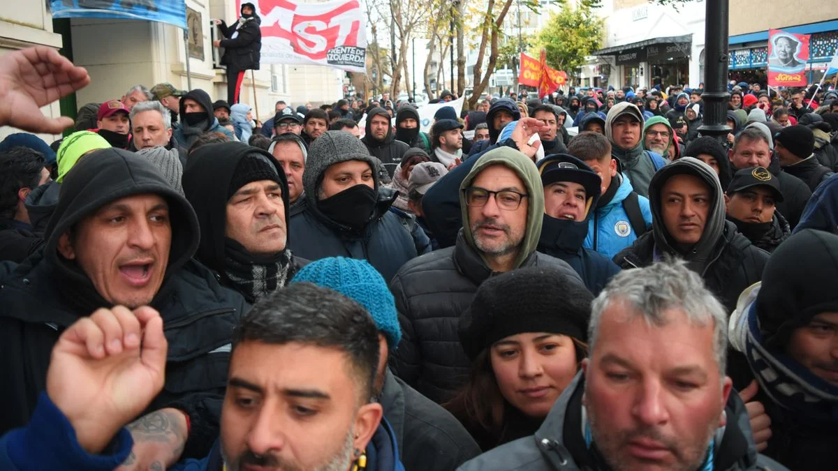 Trabajadores del Astillero Río Santiago marcharon a Gobernación