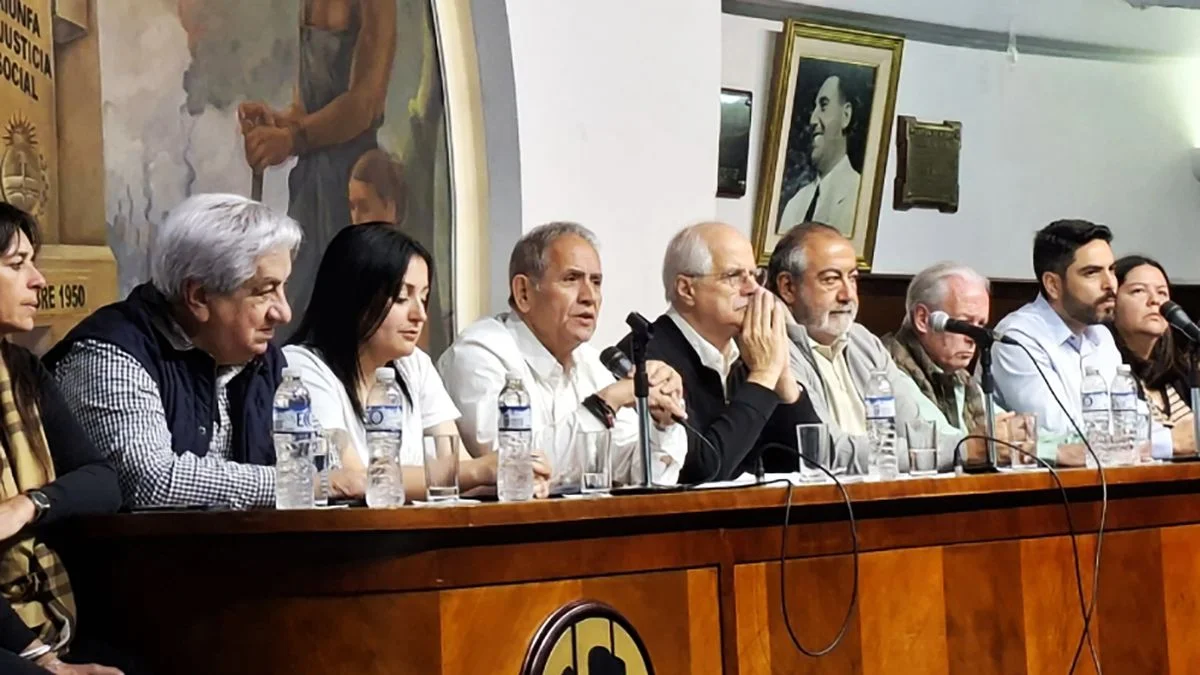Jorge Taiana, con la CGT, prometió frenar la reforma laboral de Milei