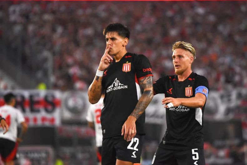 Alexis Castro convirti&oacute; el primero de Estudiantes ante River