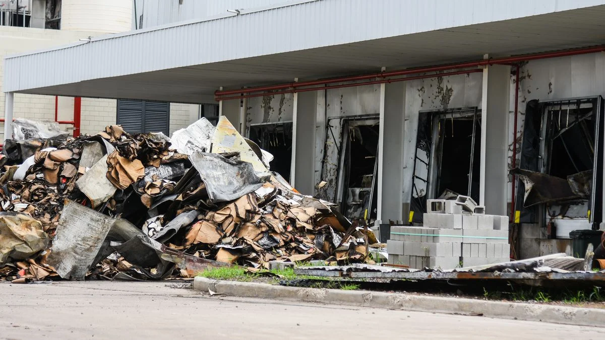 Vecinos de La Plata denuncian olores nauseabundos tras incendio en el Frigorífico Gorina