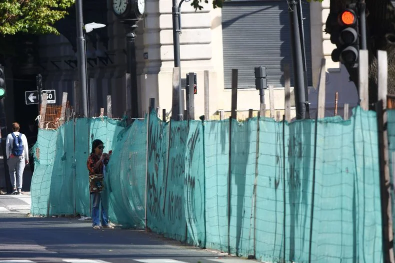 Plaza San Mart&iacute;n todav&iacute;a est&aacute; cerrada al p&uacute;blico