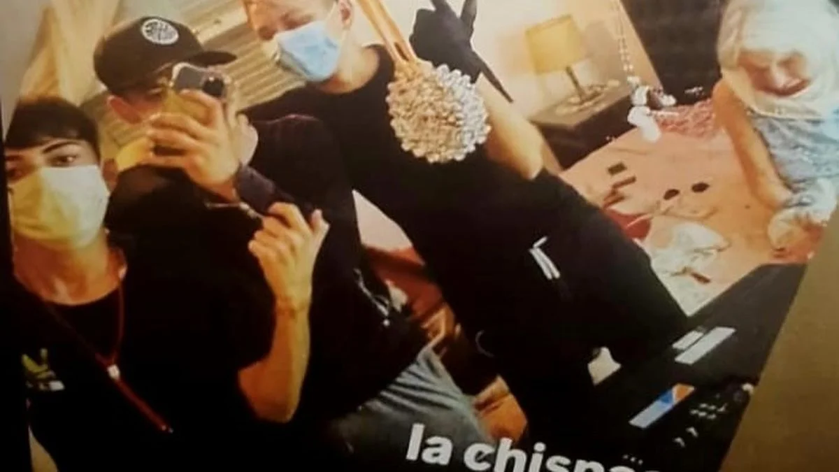 Le robaron a una jubilada en Munro y se sacaron una foto con ella atada