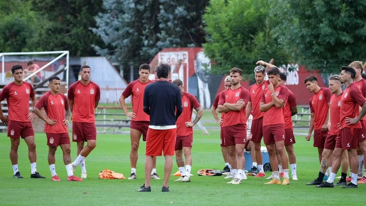 Estudiantes viajó a Santa Fe con dos sorpresas en la delegación