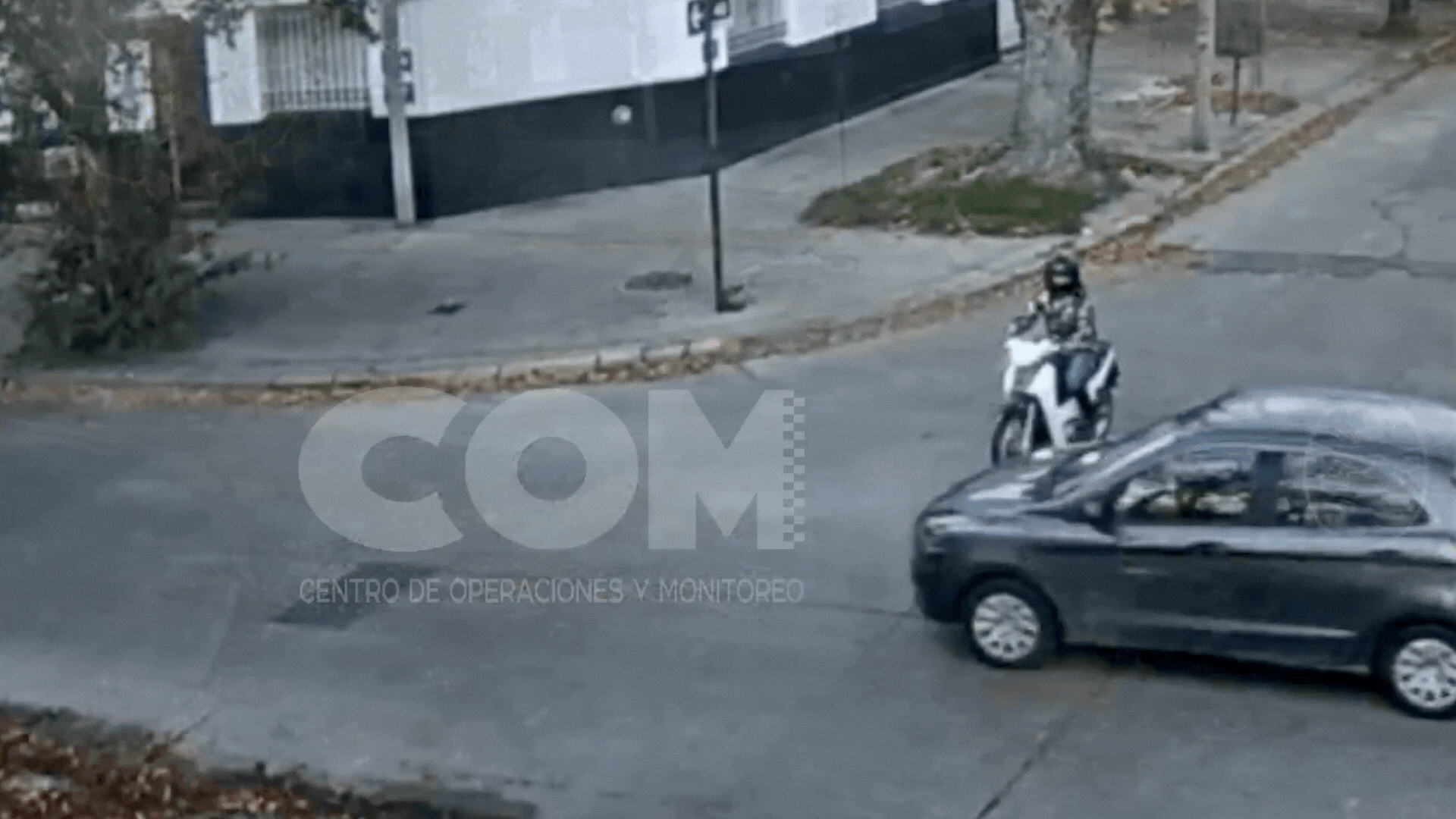 La Plata: impactante choque entre un auto y una moto en la zona del Parque San Martín