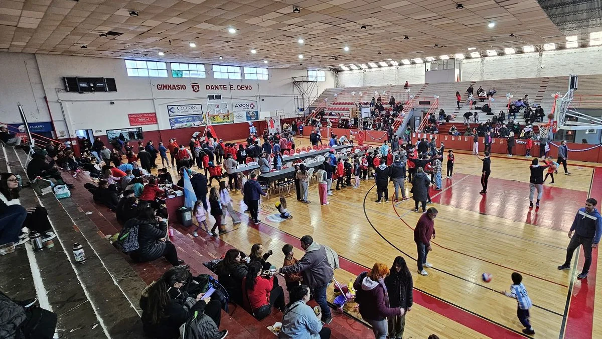 Atenas realizará una kermesse familiar para celebrar sus 90 años