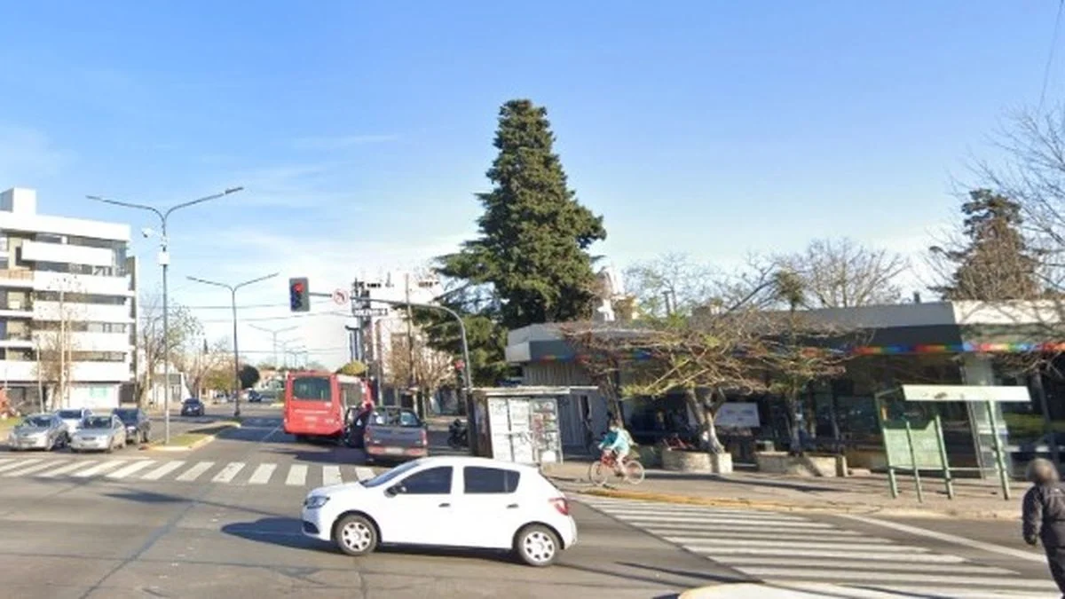 Emboscada, tiro y pánico en La Plata: qué se sabe del millonario robo en la puerta de un banco