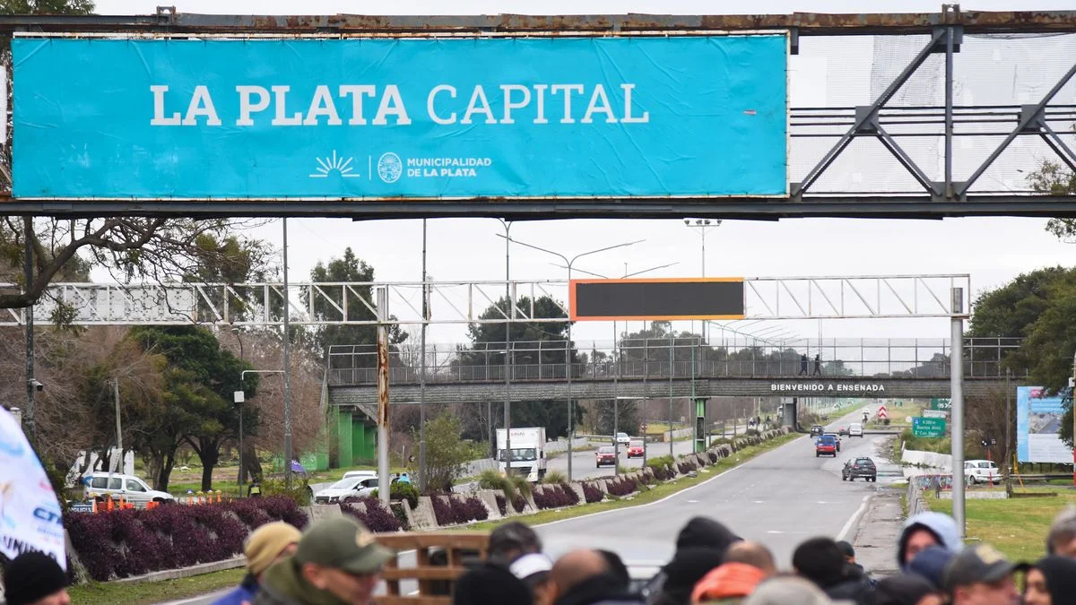 Ya esta cortada la Autopista Buenos Aires-La Plata durante el paro de la CGT