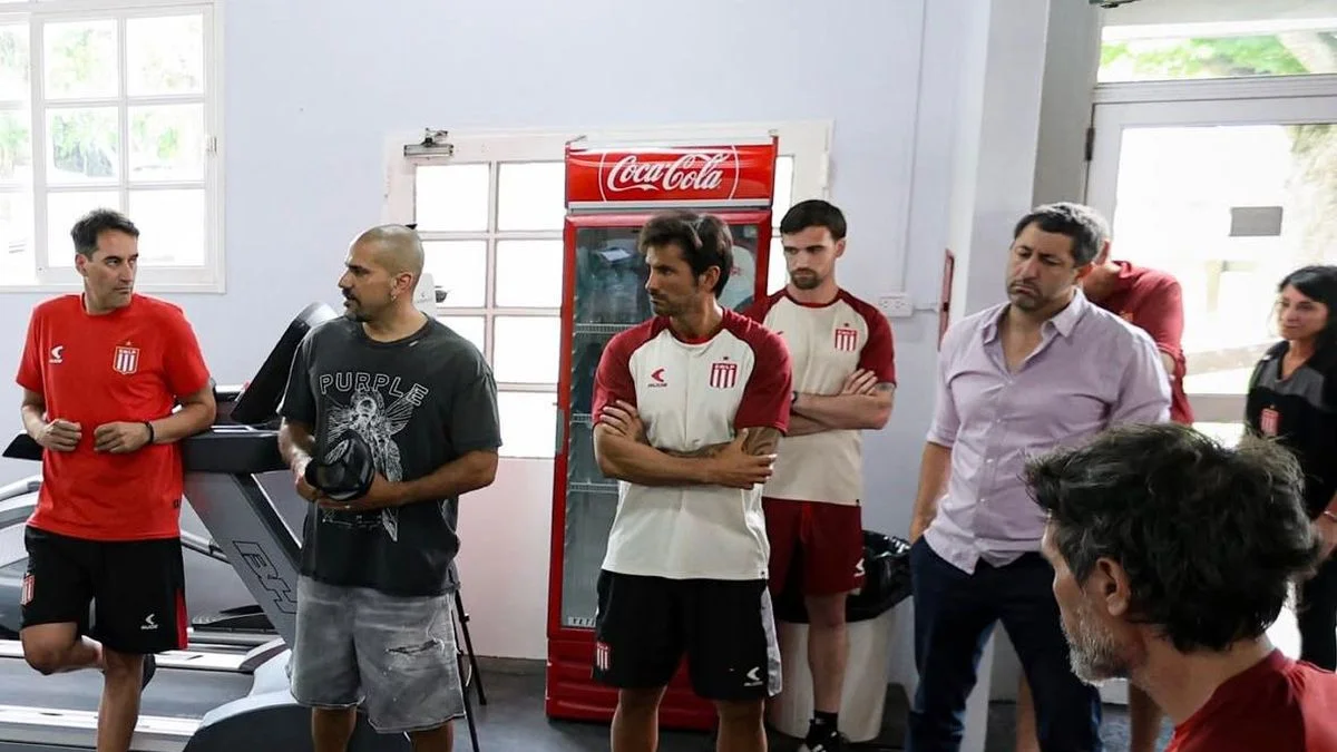 Estudiantes entrenó y juró antes de volar a Santiago
