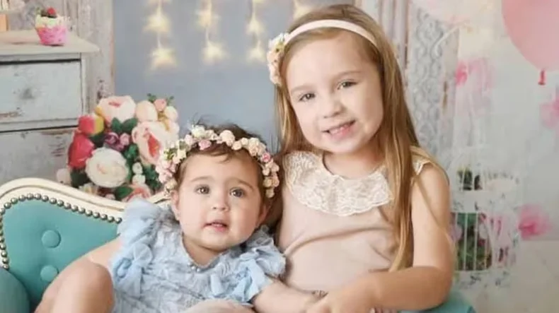 Las hermanas Hecker: Delfina, de 1, y Pilar, de 5 a&ntilde;os, de Bah&iacute;a Blanca