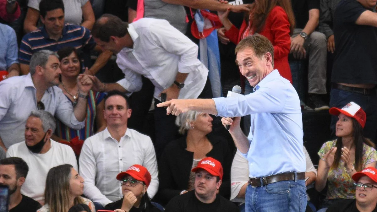 Santilli se pone al frente de la campaña de LLA y desembarca en La Plata
