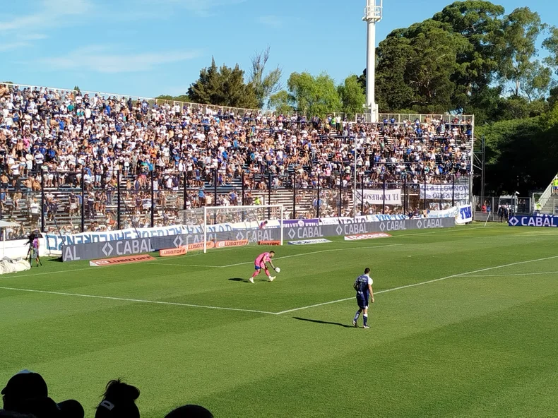 Gimnasia volvió a jugar un lunes en horario complicado