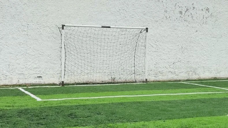 La cancha de fútbol 5 de Brandsen está abierta a toda la comunidad de La Plata