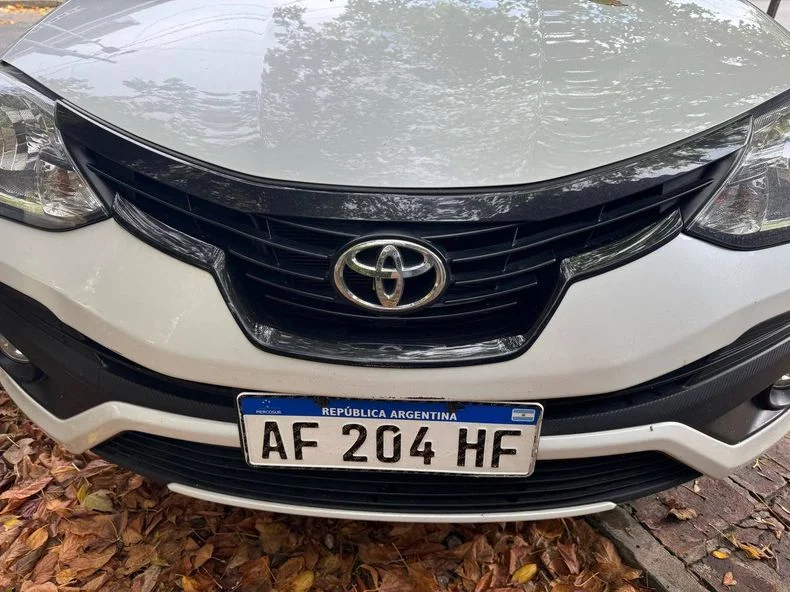 Patente del auto robado en Los Hornos