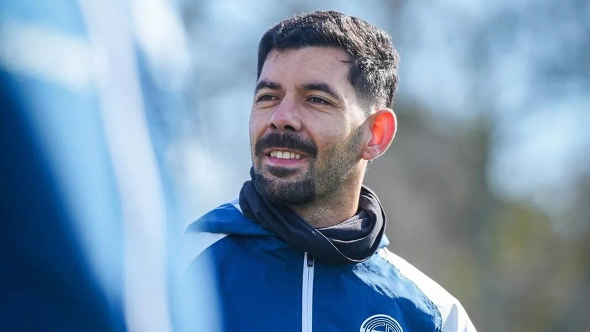 Gimnasia aseguró la continuidad de Enzo Martínez