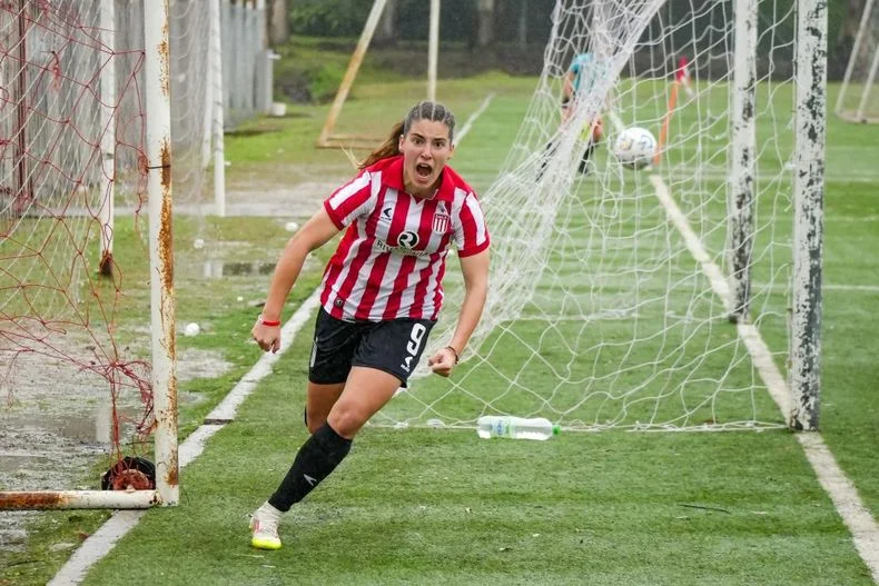 Estudiantes gole&oacute; en City Bell y va por el ascenso a primera divisi&oacute;n del Torneo de F&uacute;tbol Femenino