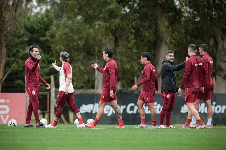 Estudiantes entrena en en City Bell y Eduardo Dom&iacute;nguez ultima detalles de cara al domingo