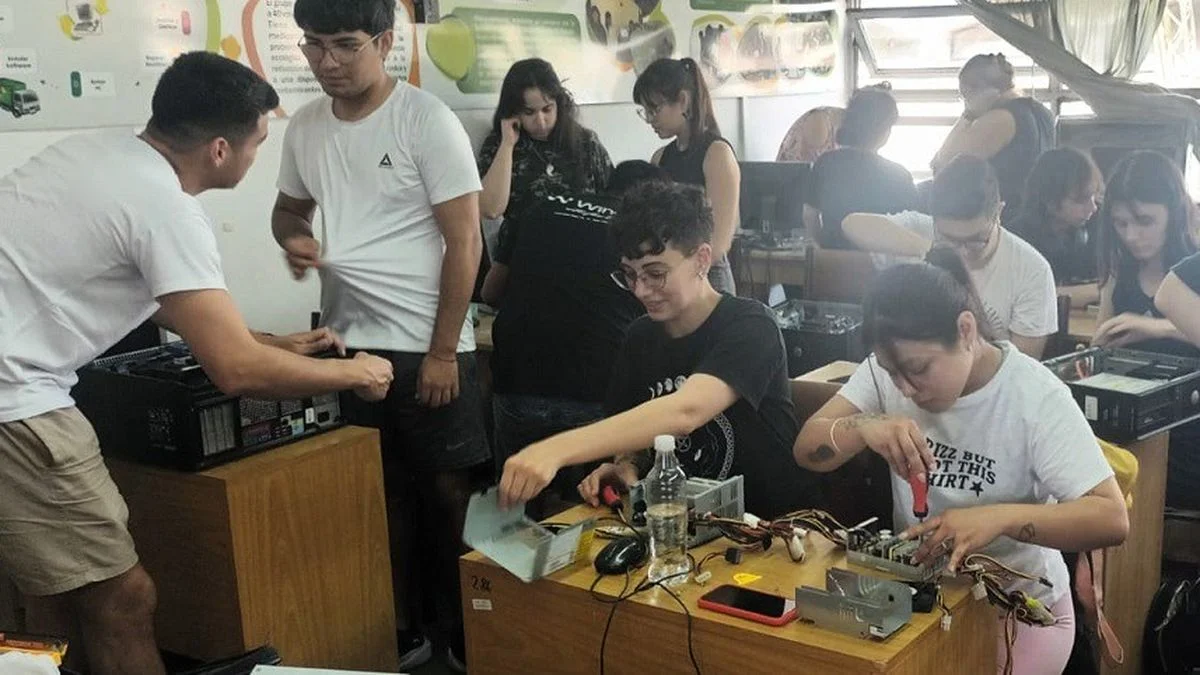 Harán un curso exprés de reparación de computadoras en la UNLP