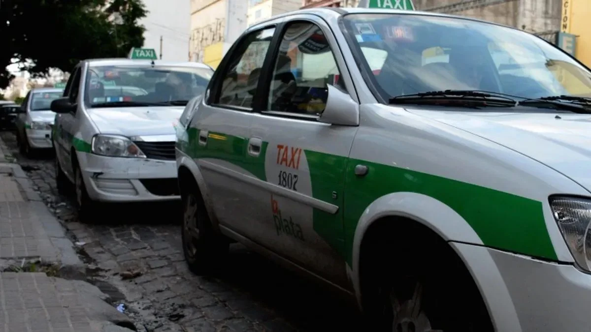 Taxistas de La Plata rechazan el proyecto para legalizar UBER, Cabify y DiDi