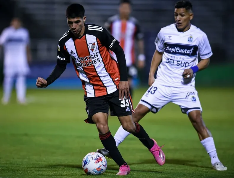 Tom&aacute;s Galv&aacute;n ya jug&oacute; en el Bosque contra Gimnasia