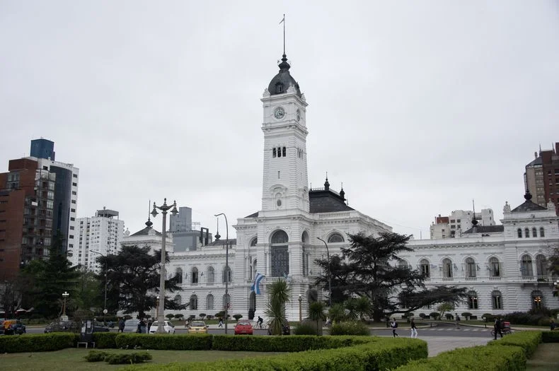 ¿Cómo funcionarán los servicios en La Plata este feriado?