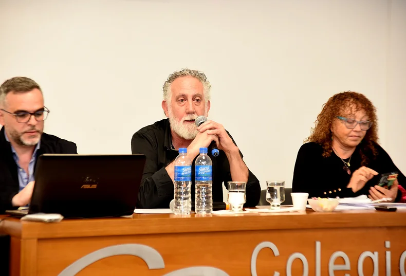 Rogelio Biasella (medio) dej&oacute; un gran legado en La Plata