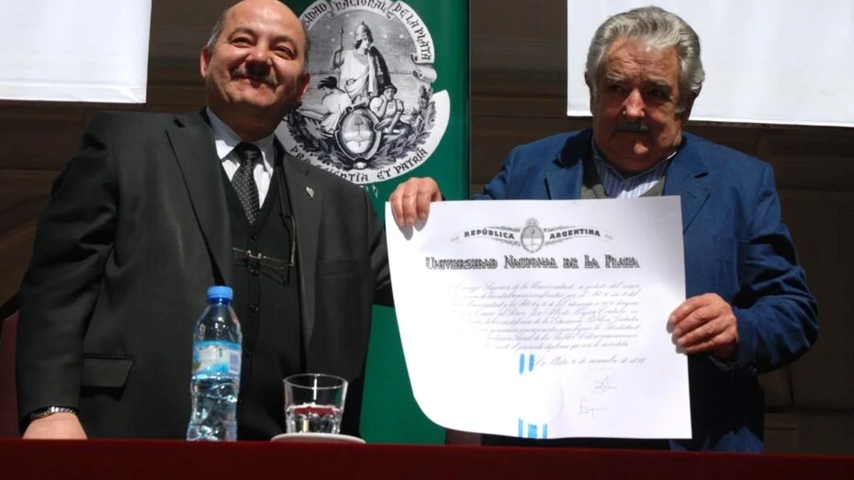 El día que José Mujica visitó la UNLP y brindó un discurso para los jóvenes
