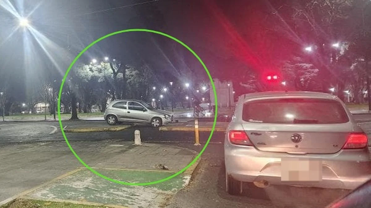 Chau a los adoquines, pero no a los accidentes: así quedó un auto en Plaza Rocha