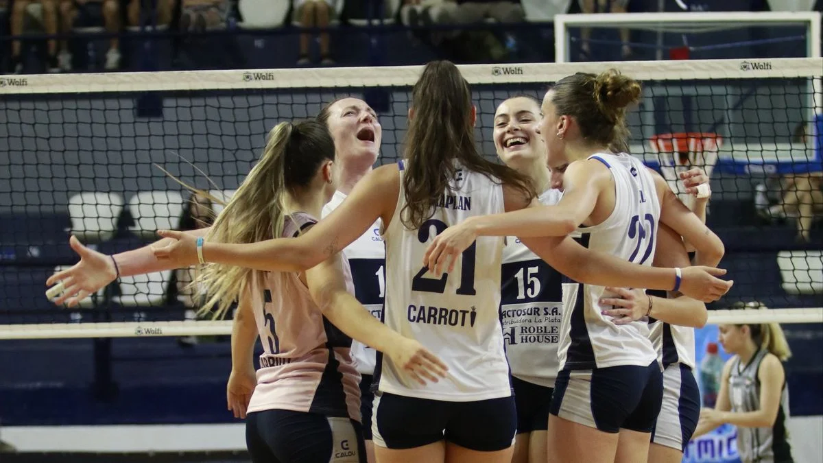 Las Lobas se quedaron con un nuevo clásico de vóley femenino y avanzaron a semis
