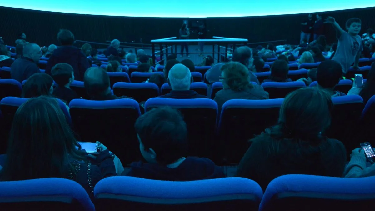 Realizarán un ciclo de inmersión sensorial en el Planetario UNLP