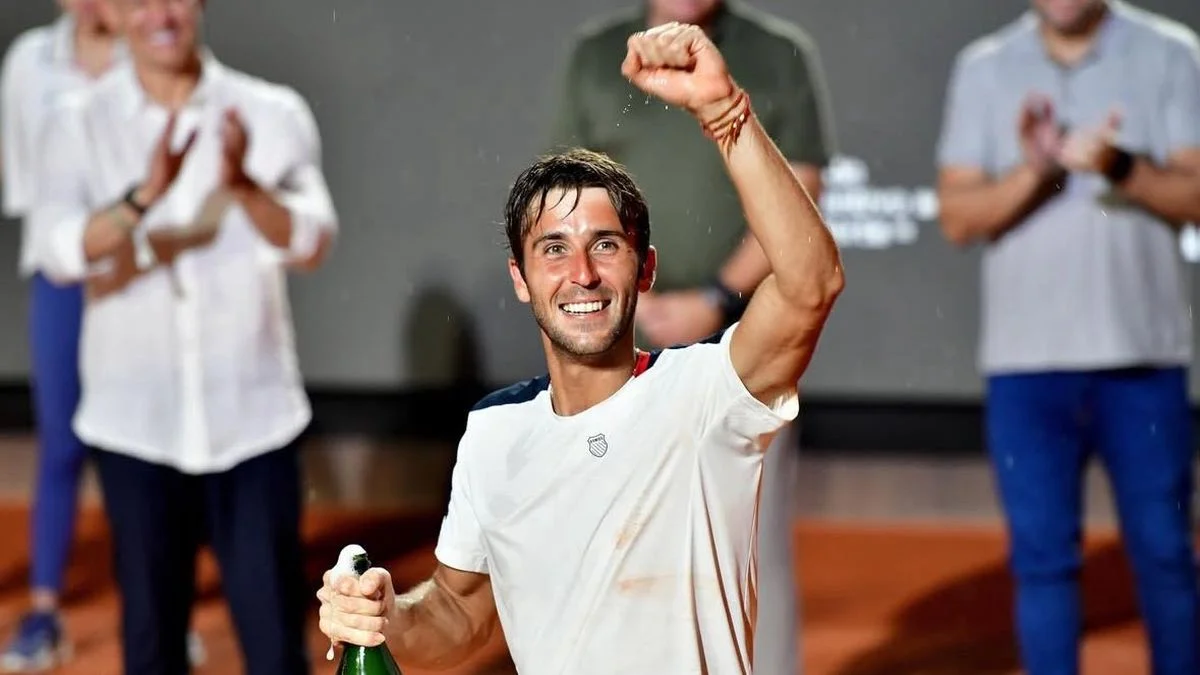 Tras su primer título: el platense Tomás Etcheverry fue felicitado por una figura del deporte mundial