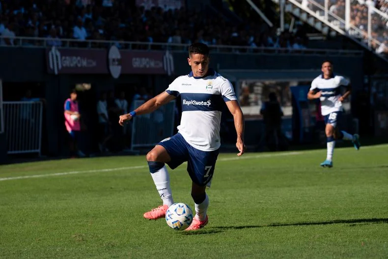 Piedrahita es uno de los futbolistas que podr&iacute;a meterse en el once de Gimnasia si Flores lo decide