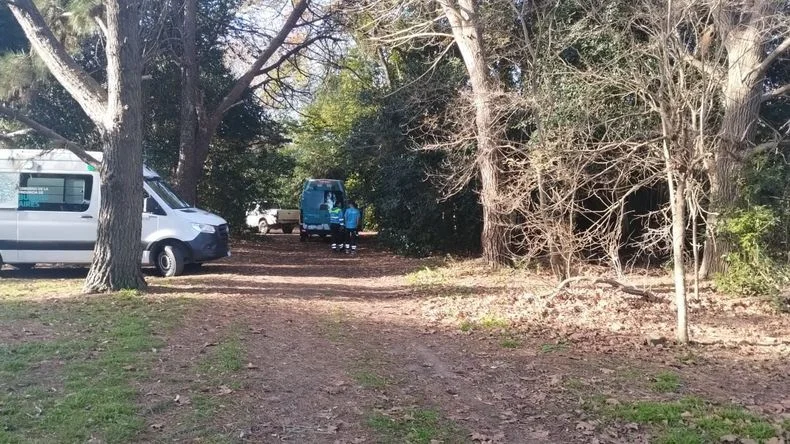 La Policía trabajó en la escena donde fue hallado el cuerpo