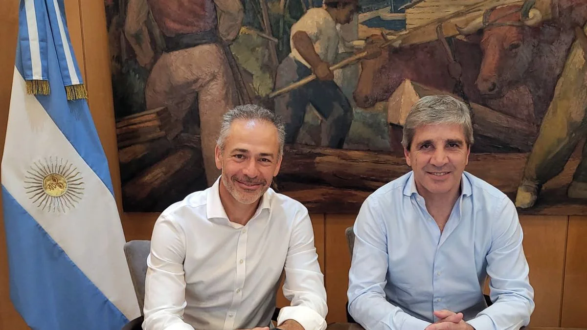 Luis Caputo presentó al nuevo Secretario de Finanzas