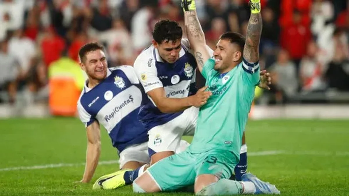 Nelson Insfrán recibió un reconocimiento especial tras culminar la fecha