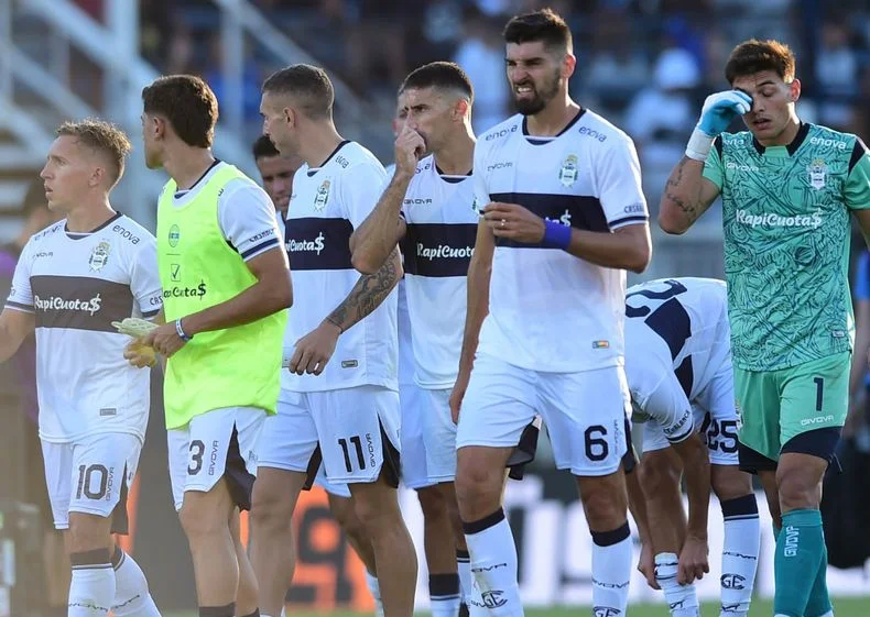 Gimnasia perdió en el Bosque y Méndez no le encuentra el rumbo al equipo. Foto: Fotobaires